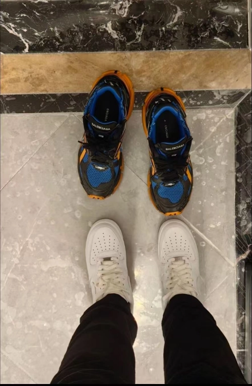 Balenciaga Runner Blue Yellow Black 677402 W3RB2 1120 review 