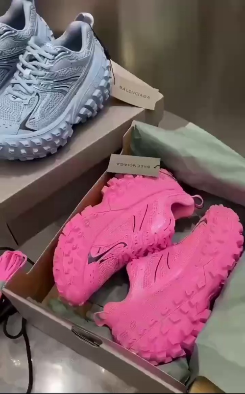 Balenciaga Defender Pink 685611 W2RAA 5000 review 