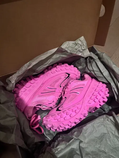 Balenciaga Defender Pink 685611 W2RAA 5000 review 