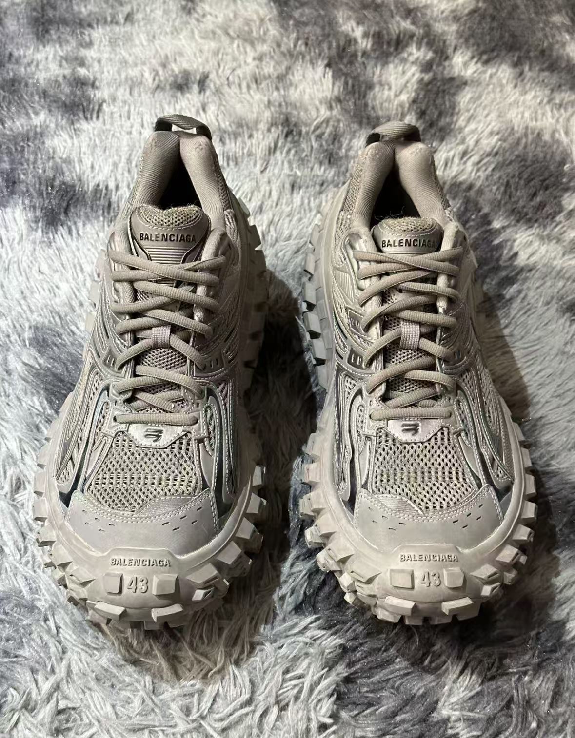 Balenciaga Defender Black Gray  685611 W2RA6 3000  review Fido