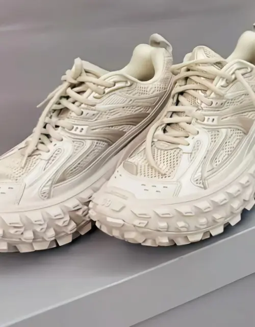 Balenciaga Defender Beige 685611 W2RA6 9700  review 