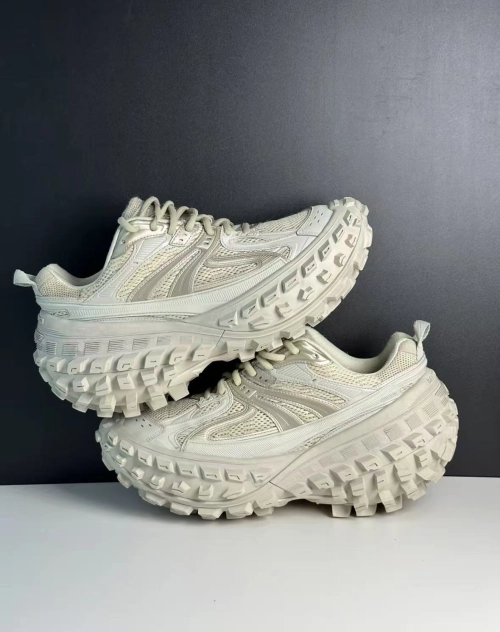 Balenciaga Defender Beige 685611 W2RA6 9700  review 