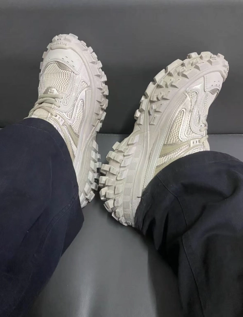 Balenciaga Defender Beige 685611 W2RA6 9700  review 