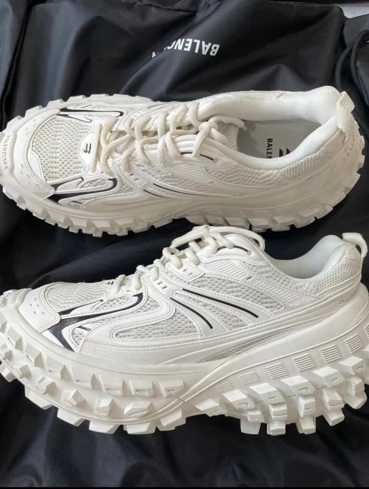  Balenciaga Defender Off-White  685611 W2RAA 9110 review Geoff