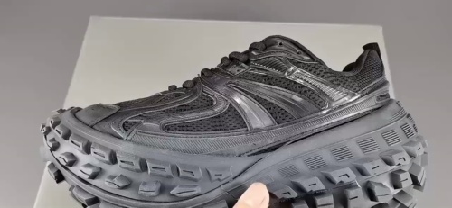 Balenciaga Defender Blackish Green  685611 W2RA6 3000 review 