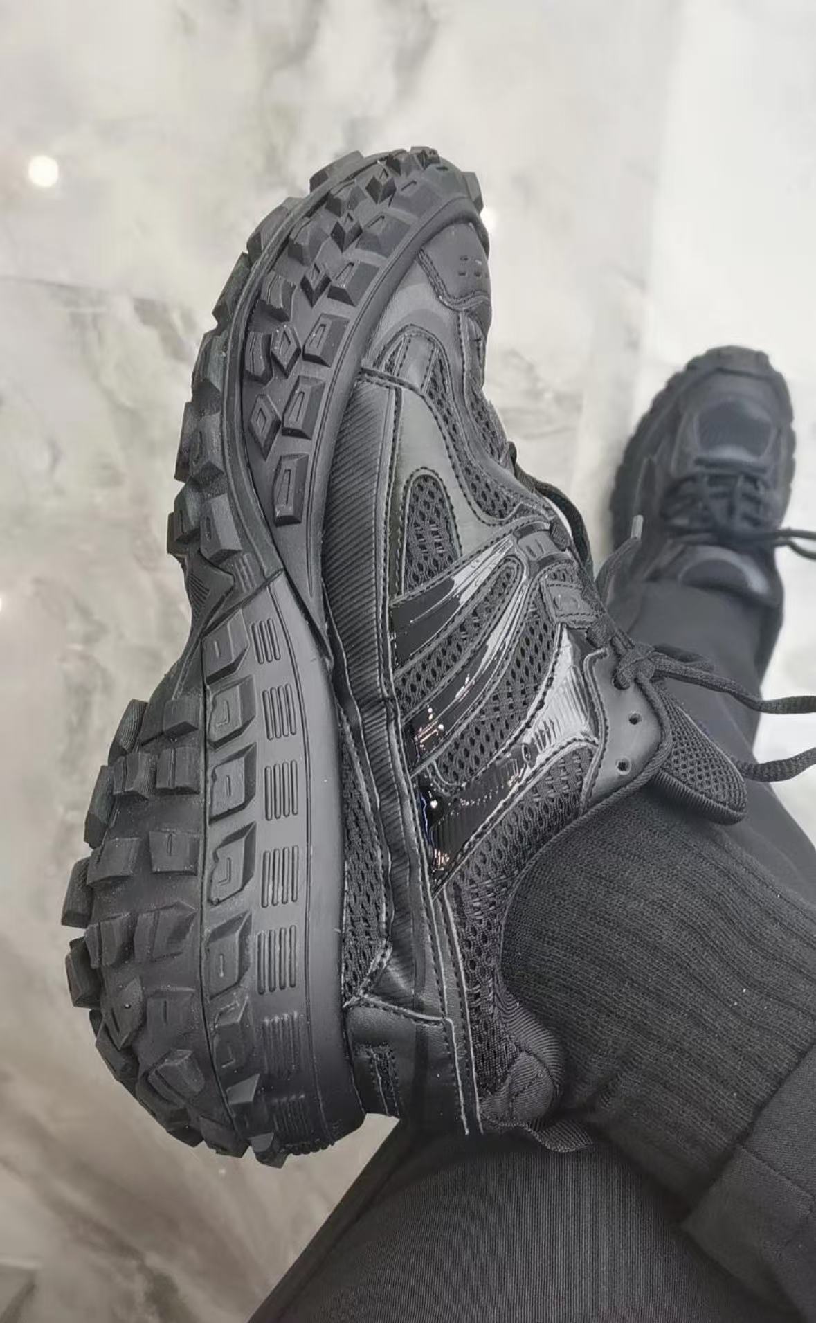 Balenciaga Defender Blackish Green  685611 W2RA6 3000 review ary