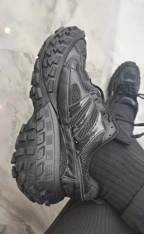 Balenciaga Defender Blackish Green  685611 W2RA6 3000 review 