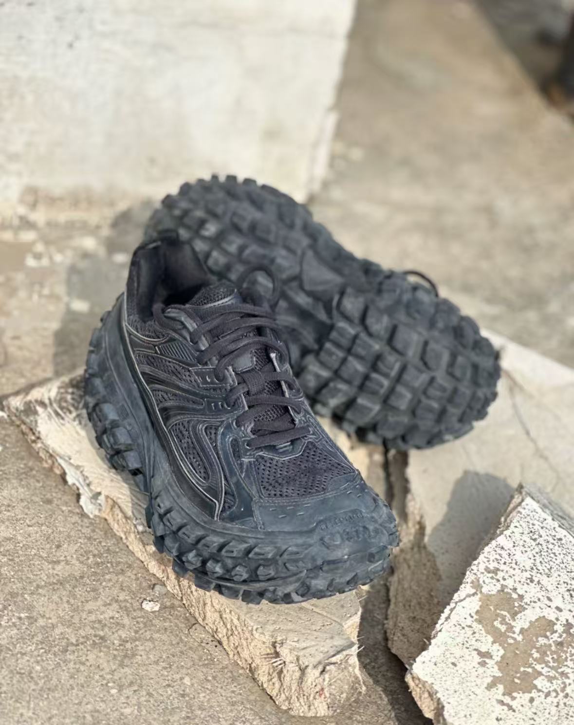 Balenciaga Defender Blackish Green  685611 W2RA6 3000 review Gavin