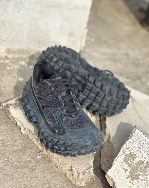 Balenciaga Defender Blackish Green  685611 W2RA6 3000 review 