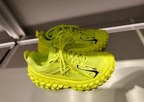 Balenciaga Defender Apple Green 685613 W2RAB 7510  review 
