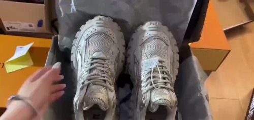  Balenciaga Defender Light Gray  685611 W2RA6 1200 review 