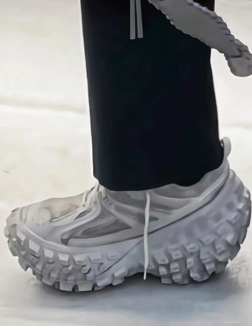  Balenciaga Defender Light Gray  685611 W2RA6 1200 review 