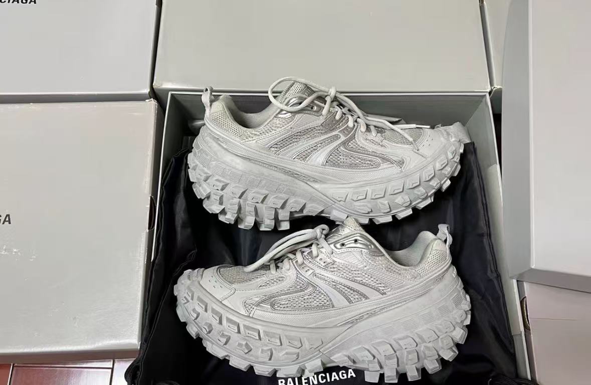  Balenciaga Defender Light Gray  685611 W2RA6 1200 review Giles