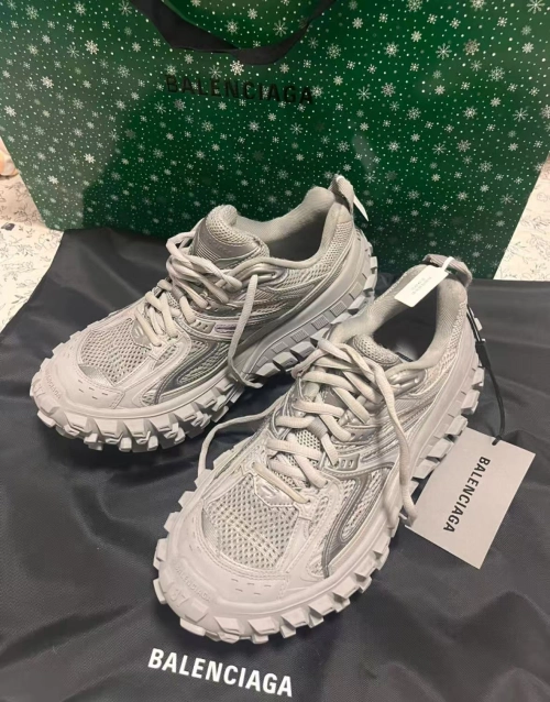  Balenciaga Defender Light Gray  685611 W2RA6 1200 review 