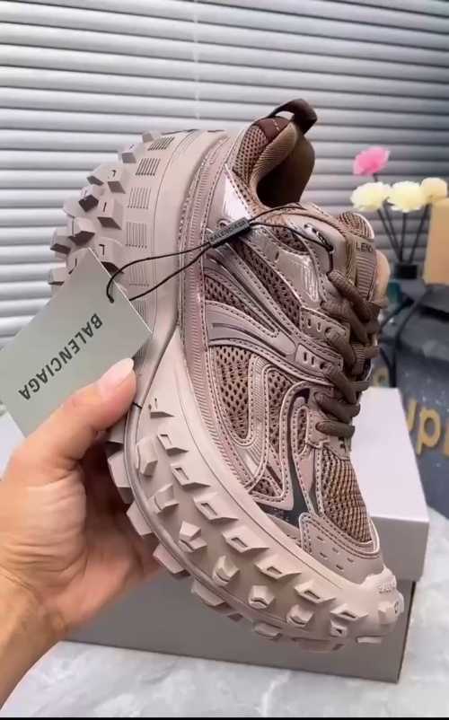  Balenciaga Defender Black Brown 685611 W3RBS 2408 review 