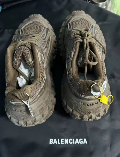  Balenciaga Defender Black Brown 685611 W3RBS 2408 review 