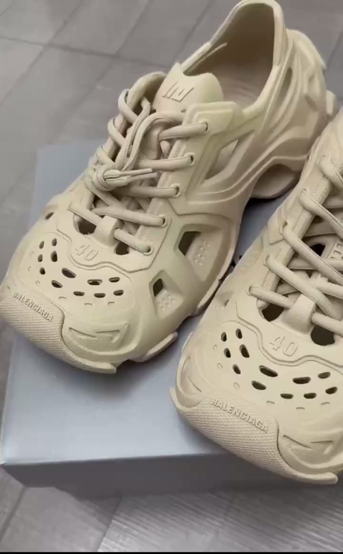 BALENCIAGA CreamColoured  702416W3CES9300 review 