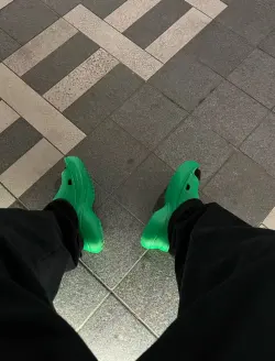  BALENCIAGA Pool Crocs Green 677386 W1S8E 3033 review emoine