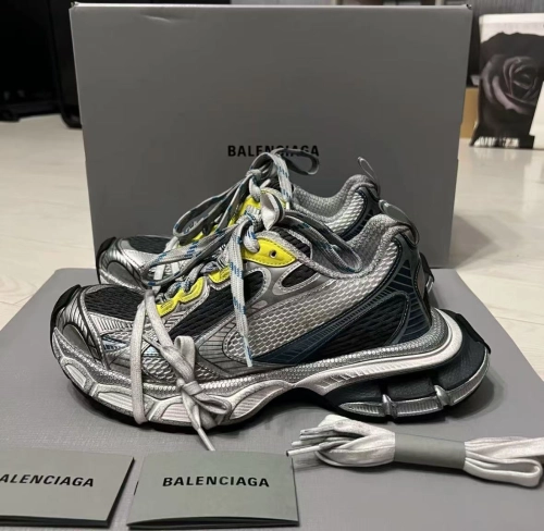 Balenciaga 3XL White Blue Yellow  734734 W3XL5 9047 review 