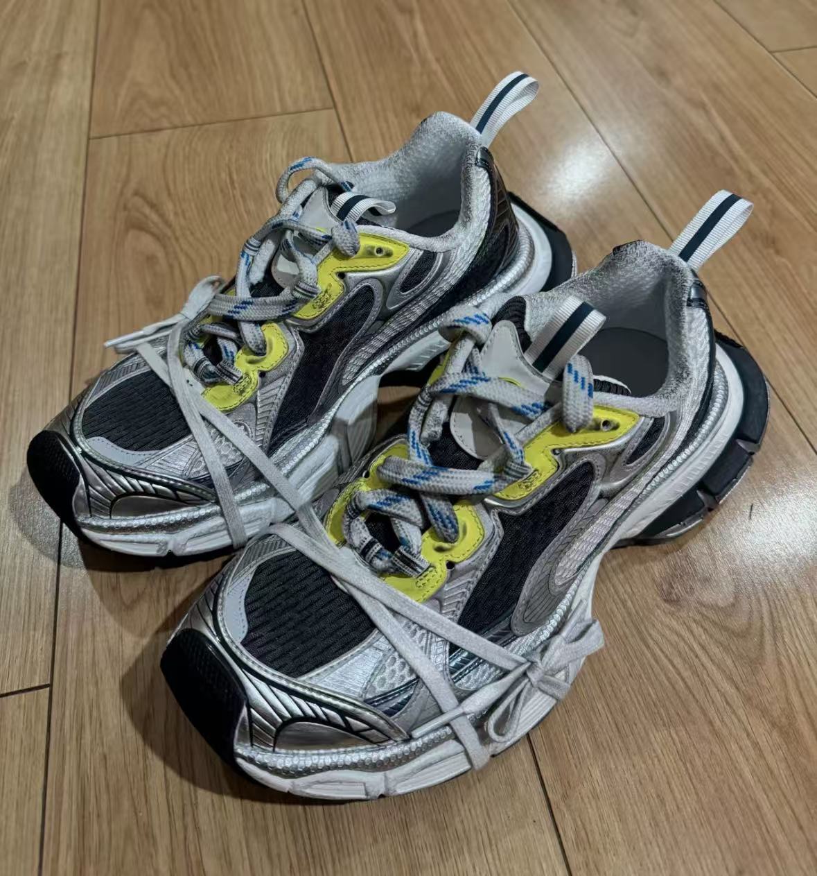 Balenciaga 3XL White Blue Yellow  734734 W3XL5 9047 review Max