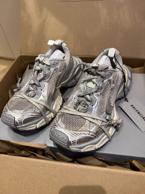 Balenciaga 3XL Off White (Women's)  734731 W3XL4 9191 review 