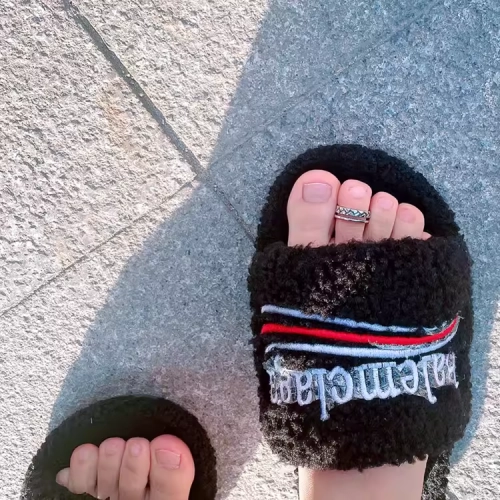 Balenciaga Furry Slide Coke Label Black review 