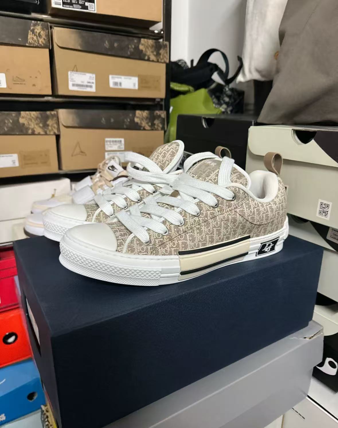 Dior B23 Skater Low Top Beige Dior Oblique Jacquard  3SN292ZUY_H100 review Walk