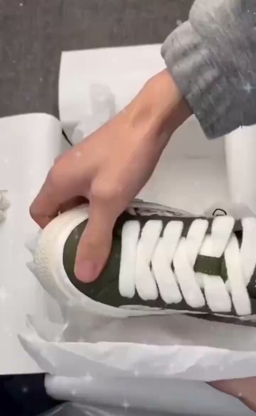 Dior B33 Sneaker Khaki Smooth Calfskin Oblique Raised Embroidery (Numbered) 3SN303ZYQ_H681 review 