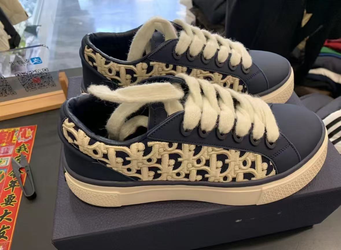 Dior B33 Sneaker Navy Blue Smooth Calfskin Oblique Raised Embroidery (Numbered) 3SN303ZYQ_H561 review er