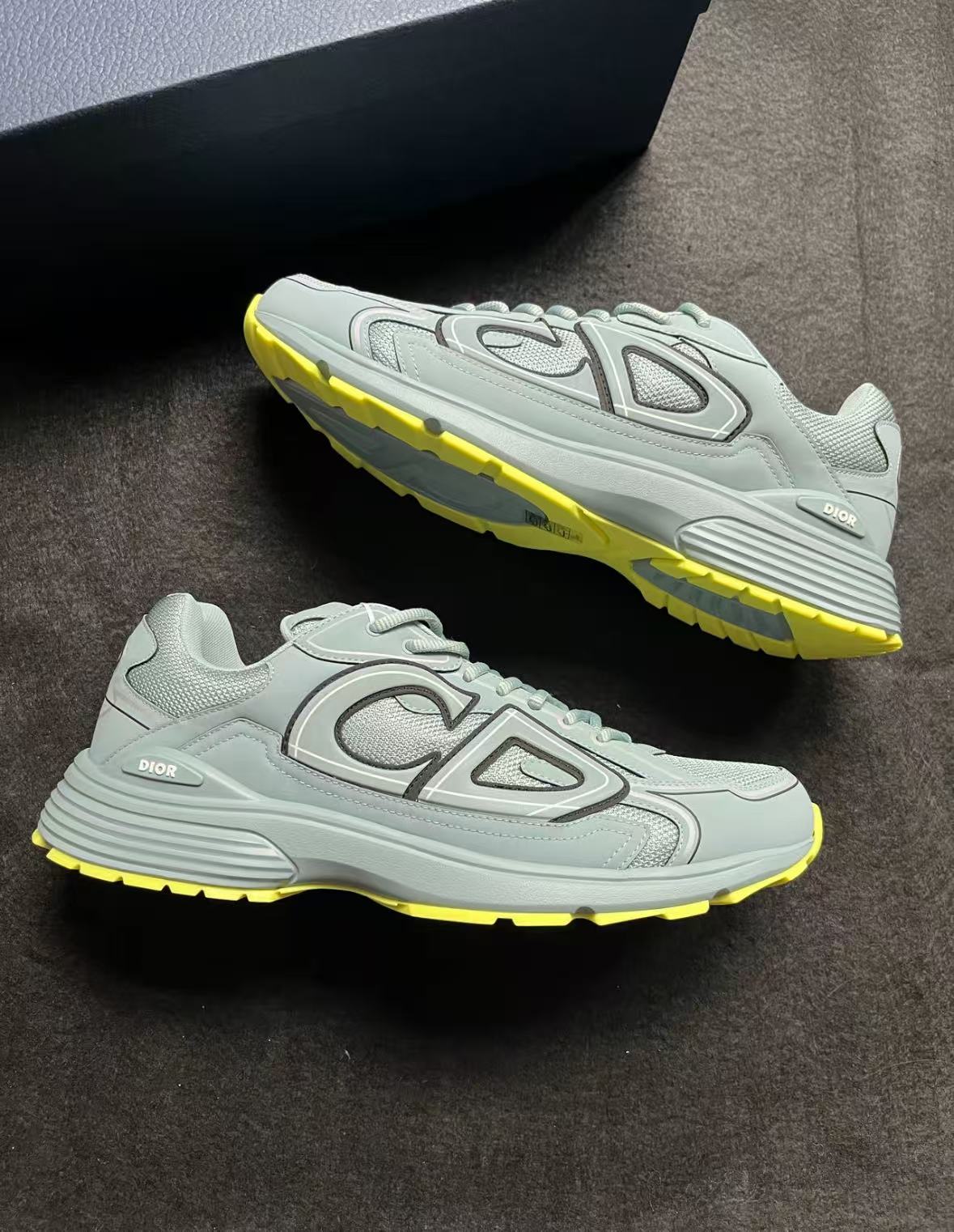 Dior B30 Reflective CD30 Blue Neon Yellow 3SN279ZRD_H555 review urphy