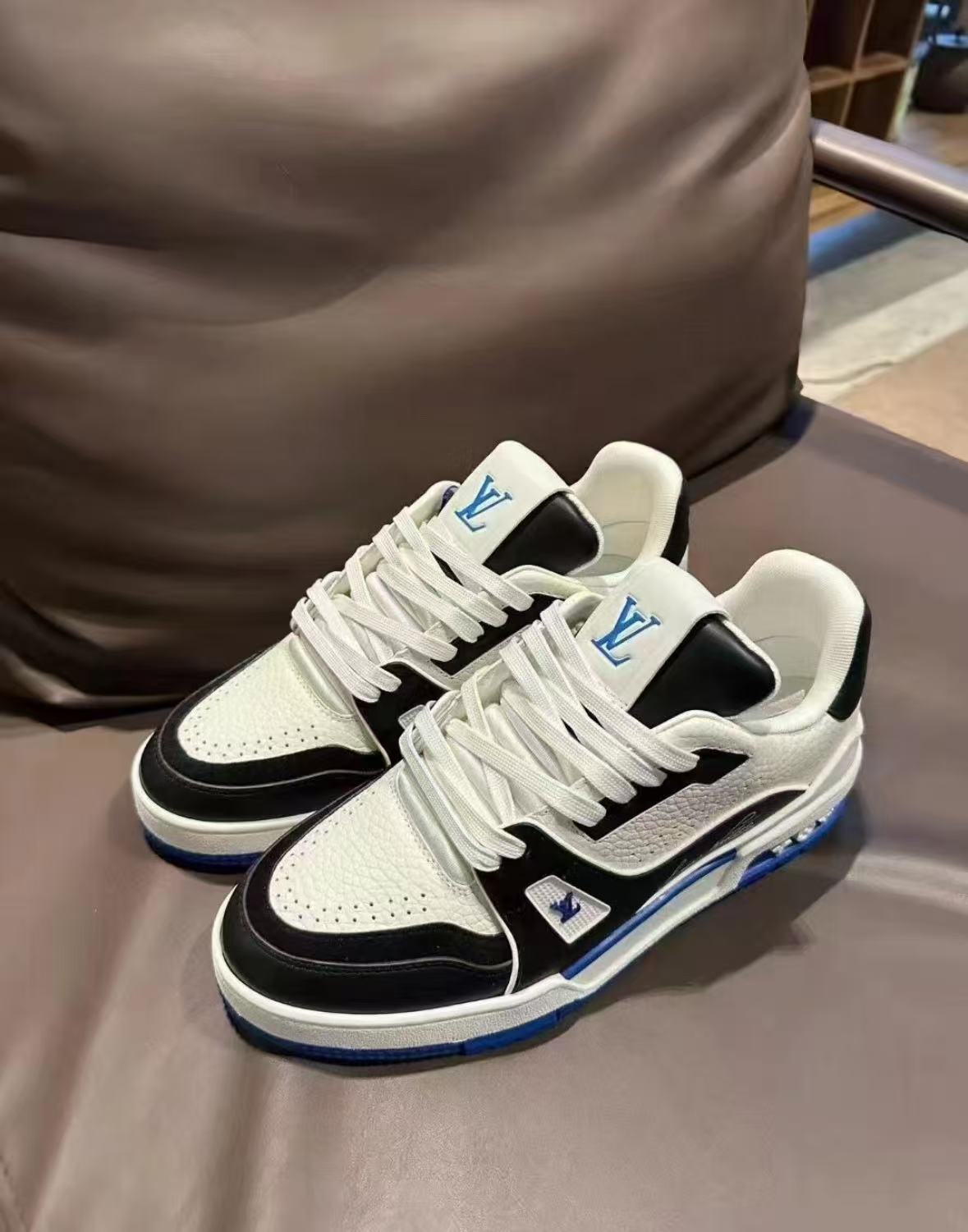 Louis Vuitton Trainer Black Blue  GO1220 review See