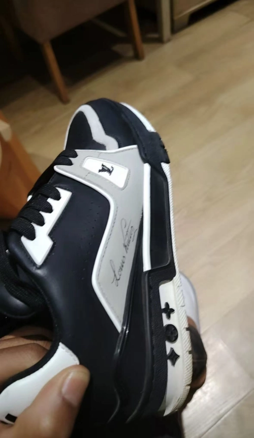 Louis Vuitton LV Trainer Black Grey White 1AAHS3 review 