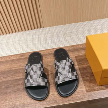 LOUIS VUITTON Oasis Black And White Checkerboard review ris