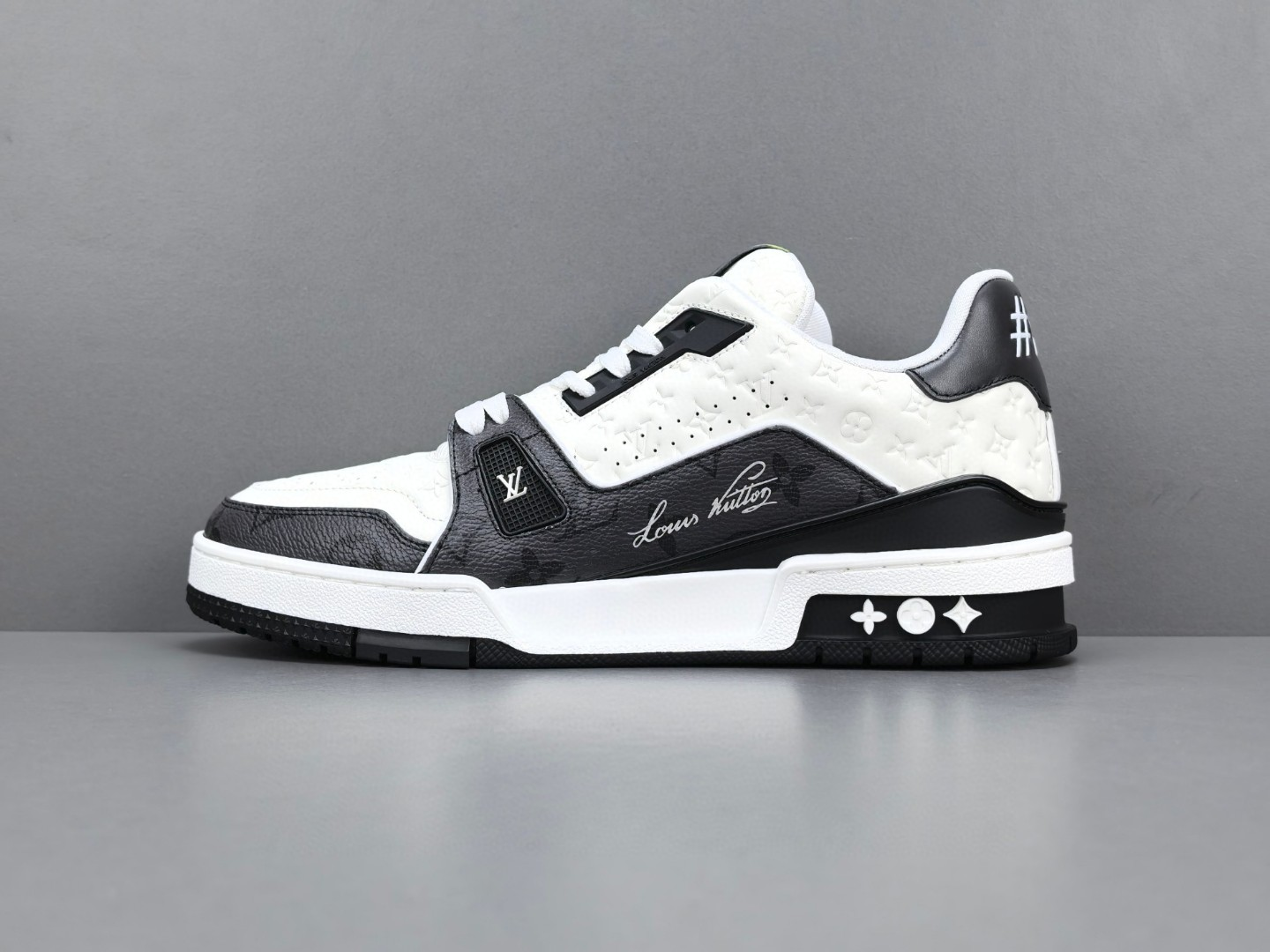  LOUIS VUITTON Trainer Golf Board Black review Domin