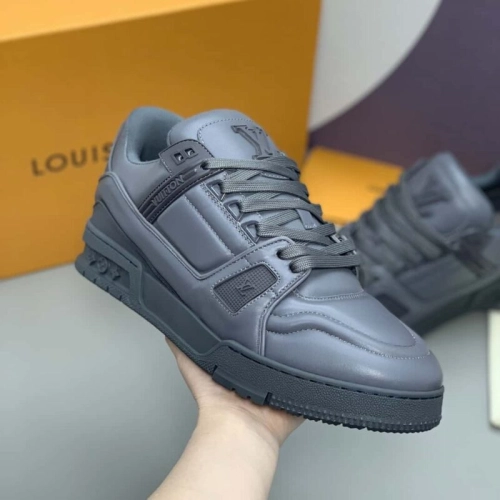 Louis Vuitton Trainer black review 