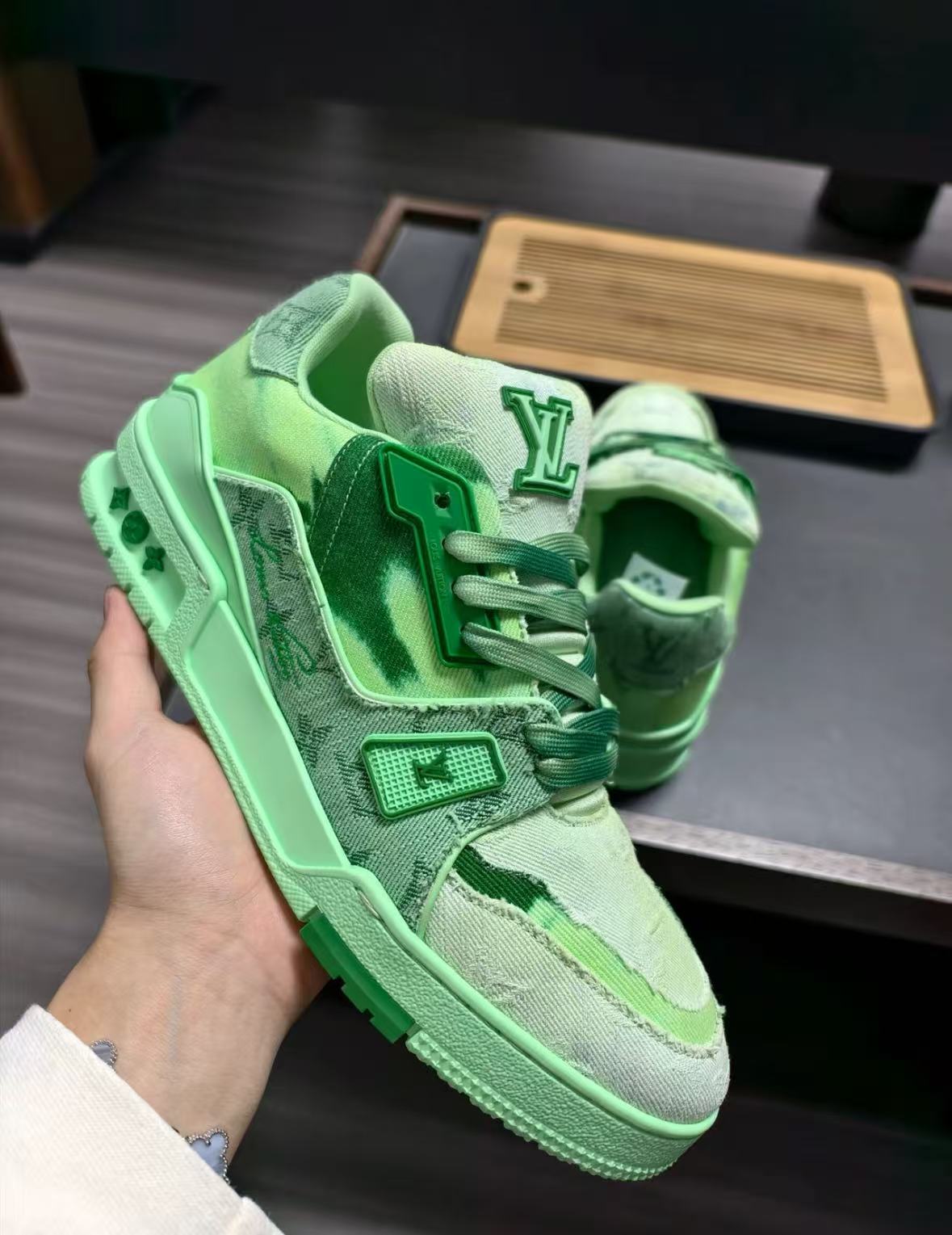 LOUIS VUITTON Trainer XS Rendering Green Cloth review Re