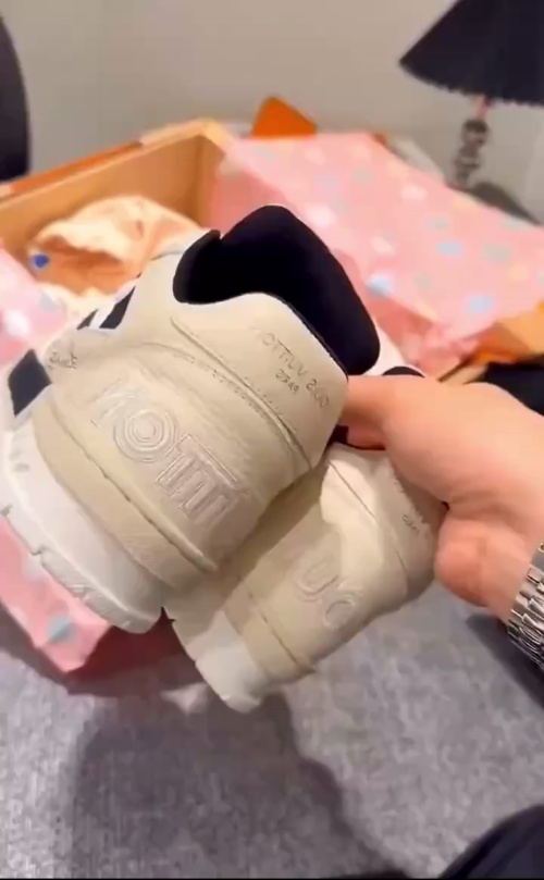 Louis Vuitton LV Trainer Cream Black 1ACW3K review 