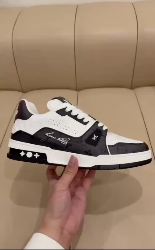 Louis Vuitton LV Trainer #54 Black White 1AANEG review 