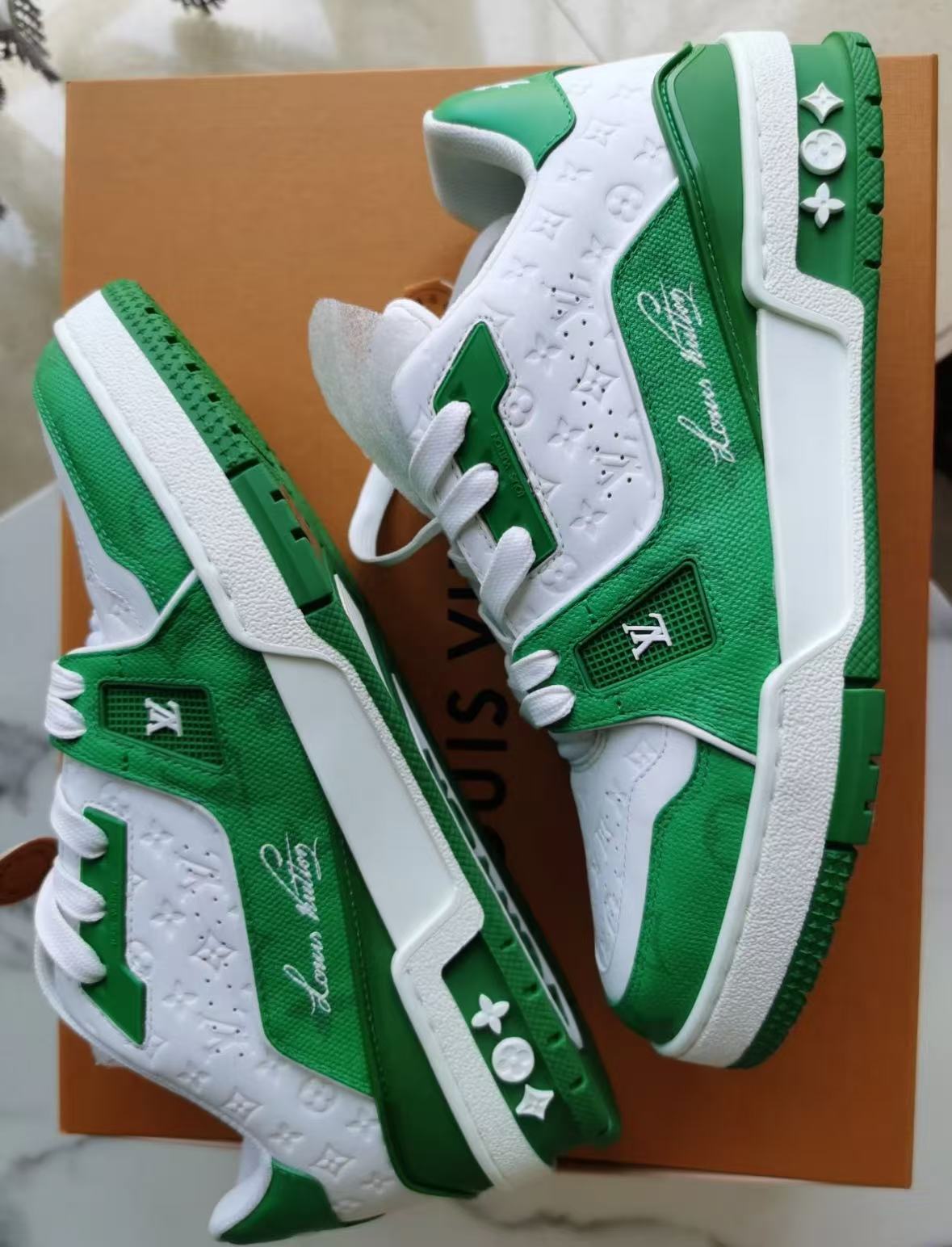 Louis Vuitton Trainer #54 Signature Green White 1AANG3  review uis