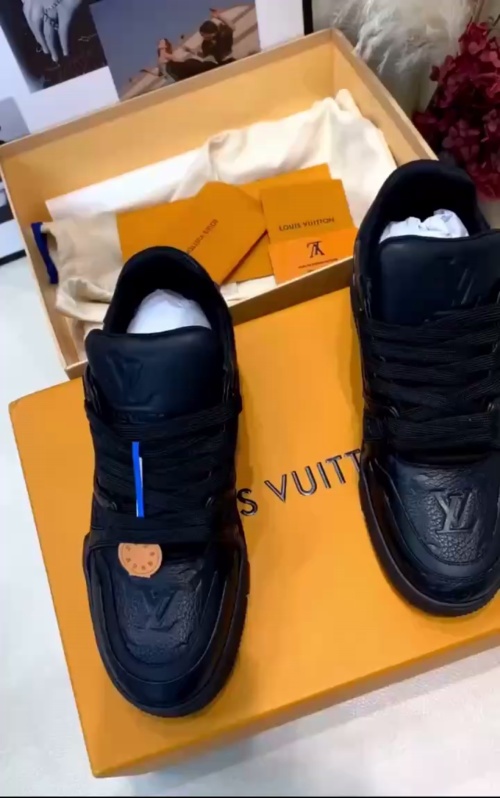 Louis Vuitton Trainer Black 1A7WET review 