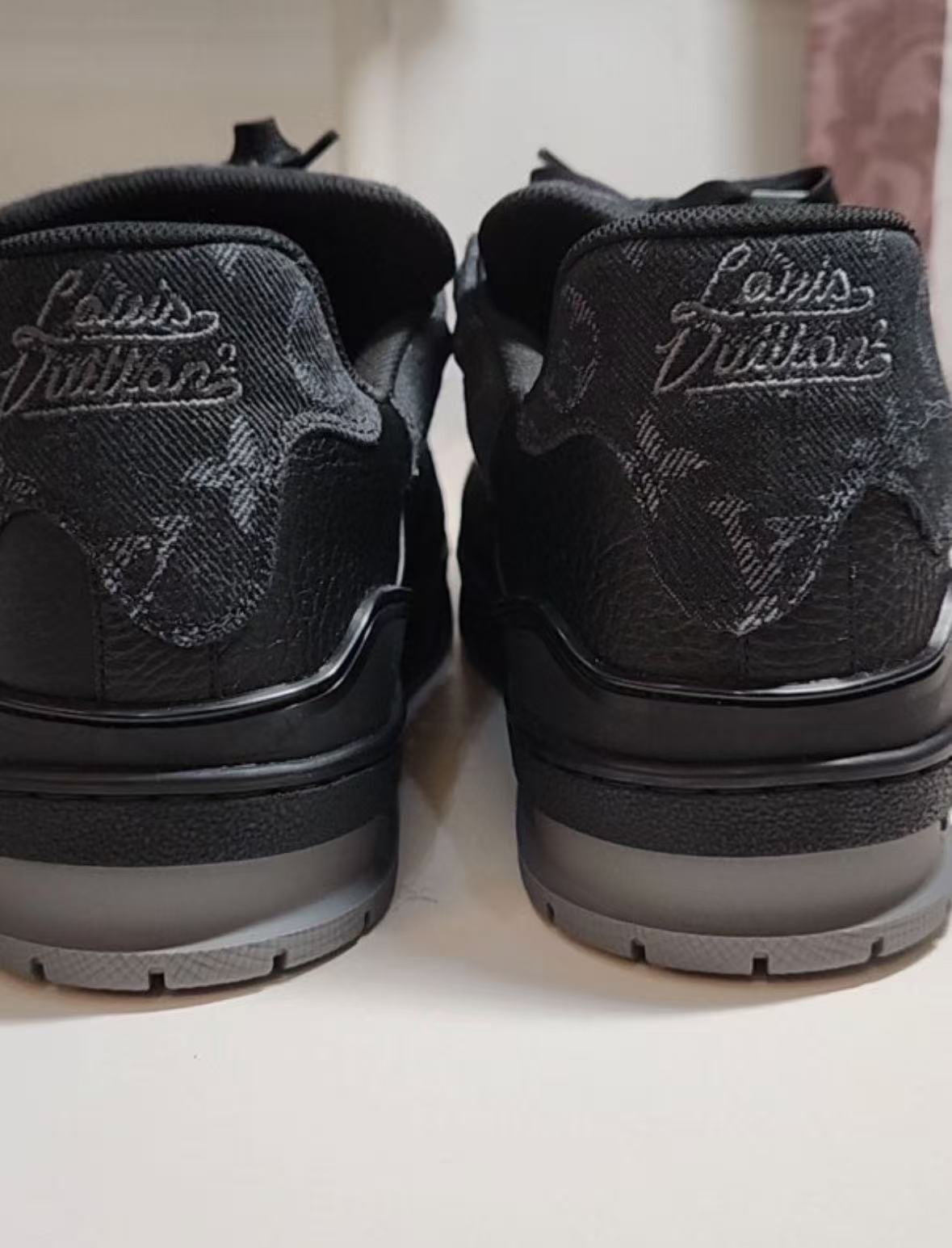 Louis Vuitton Trainer Black 1A7WET review Amit