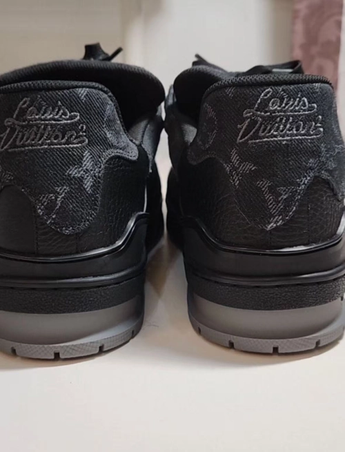 Louis Vuitton Trainer Black 1A7WET review 