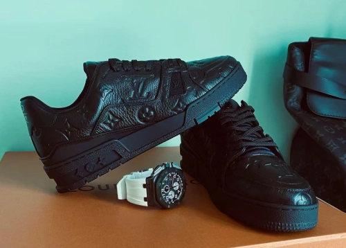 Louis Vuitton Trainer Black 1A7WET review 