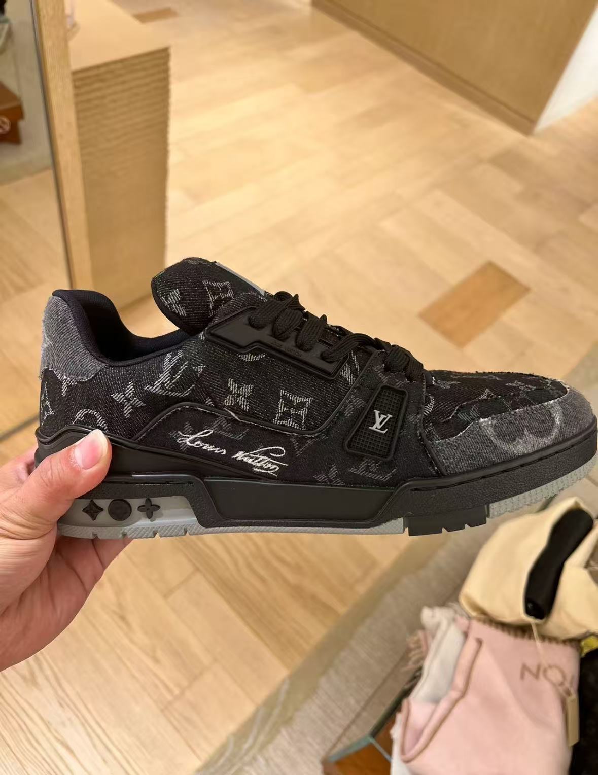  Louis Vuitton Trainer Black review istin