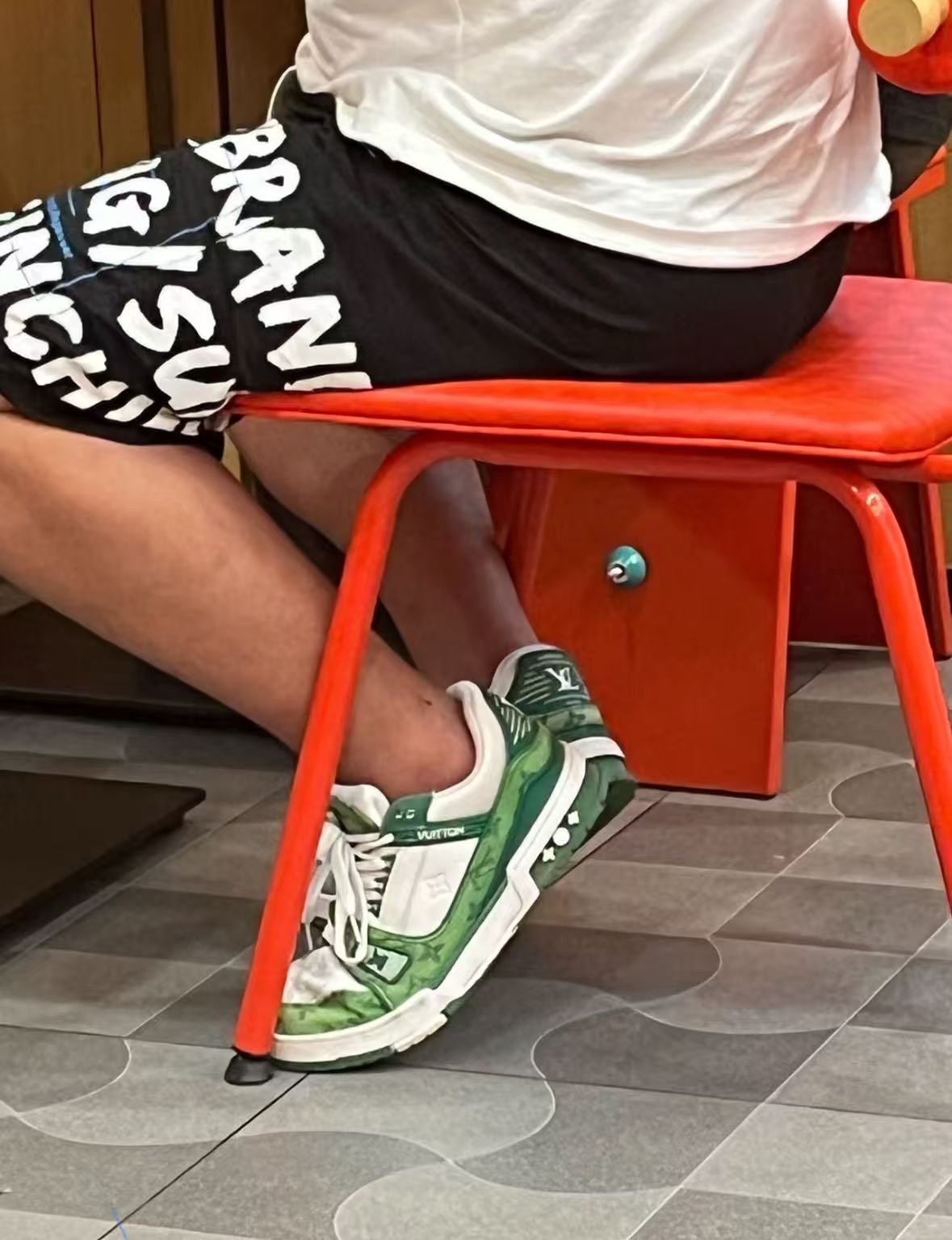 Louis Vuitton Trainer Green review dwi
