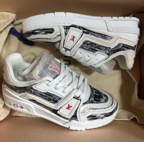 Louis Vuitton Trainer Colored In White Black 1ABLWE review 
