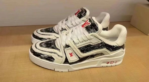 Louis Vuitton Trainer Colored In White Black 1ABLWE review 