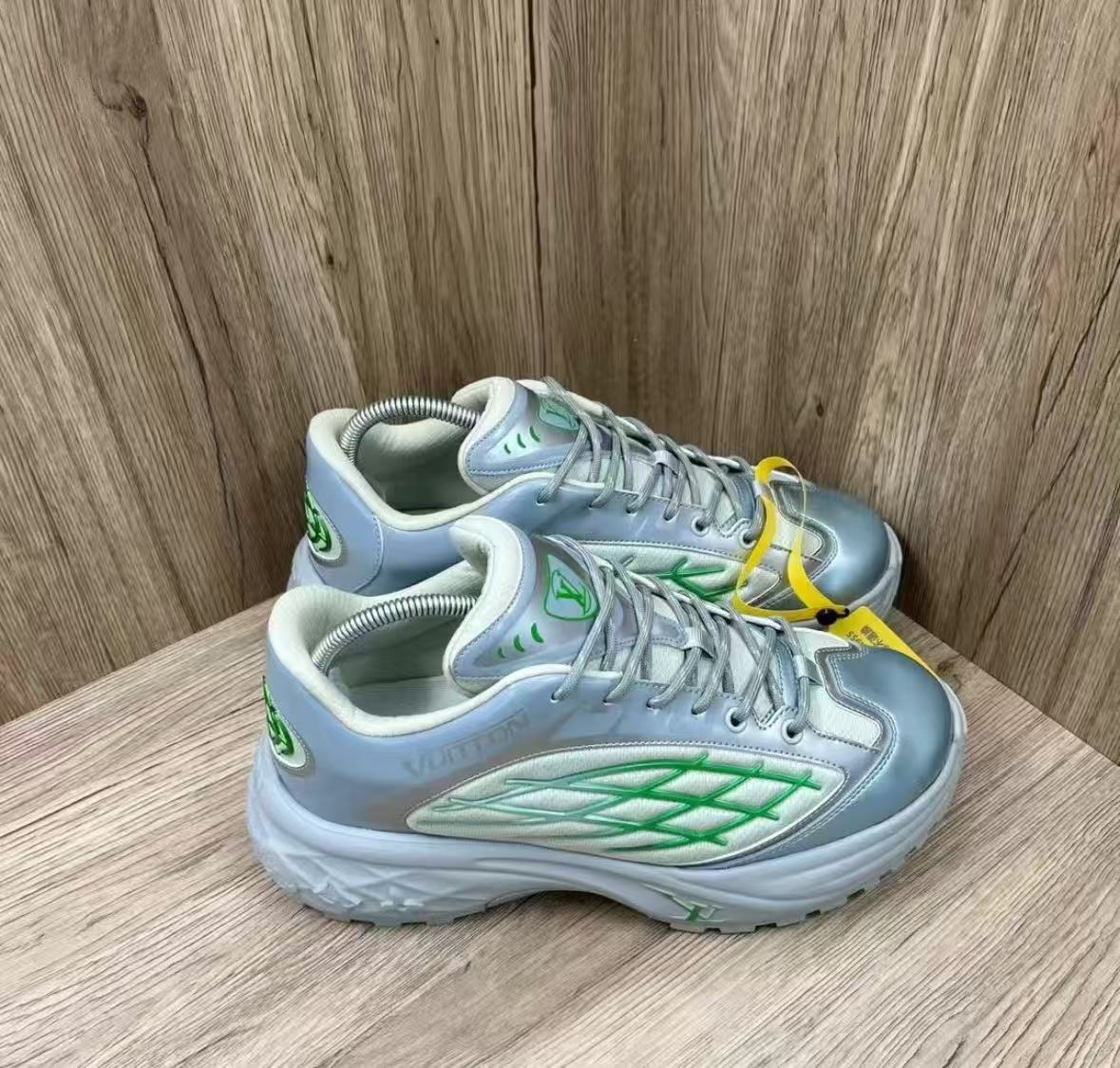 LOUIS VUITTON Discovery Lace Up White Silver Green review Wand