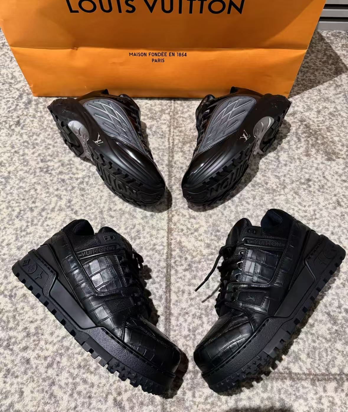 LOUIS VUITTON Discovery Lace Up Black and White Silver   review ara