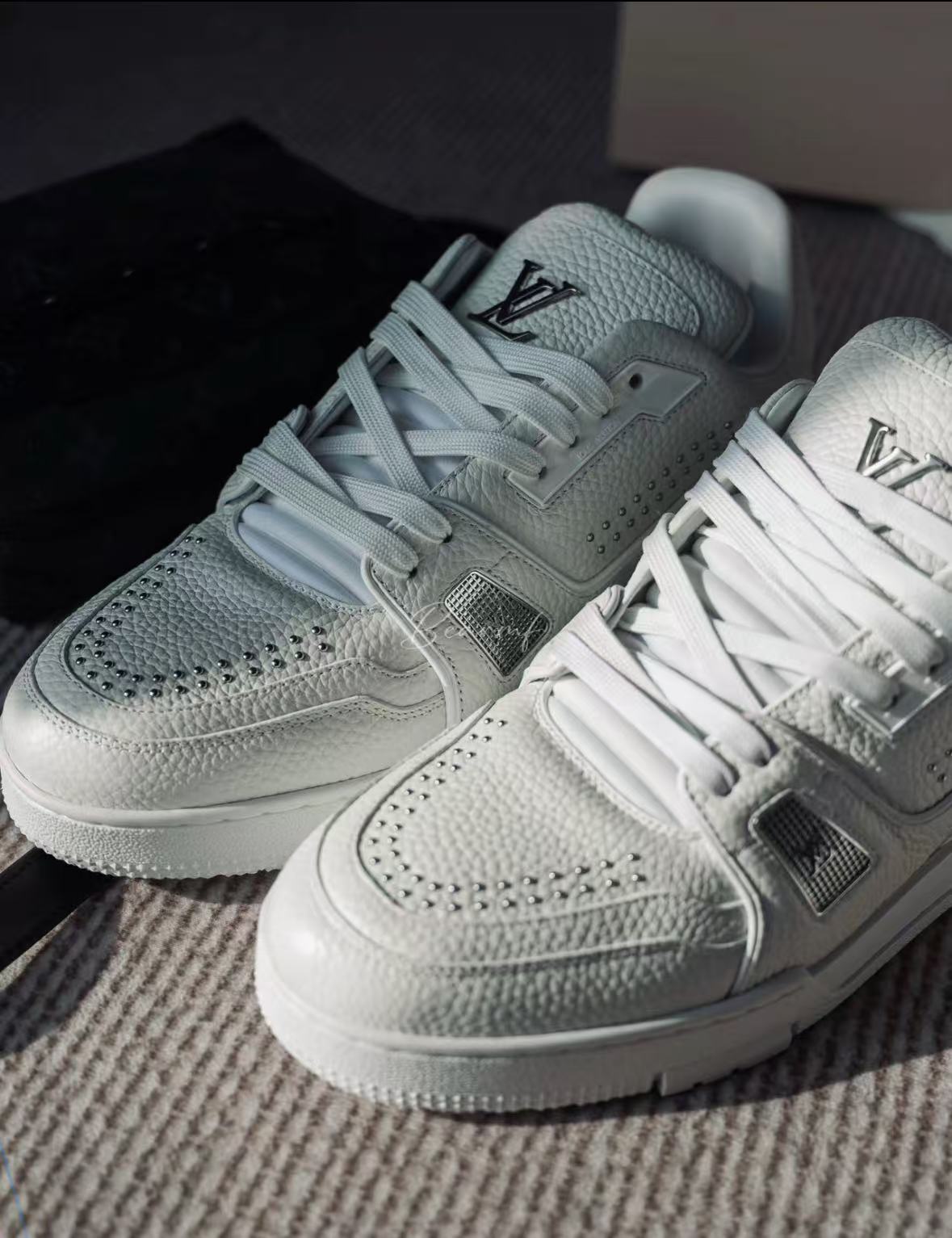 Louis Vuitton Trainer White Rivets  review Wendy